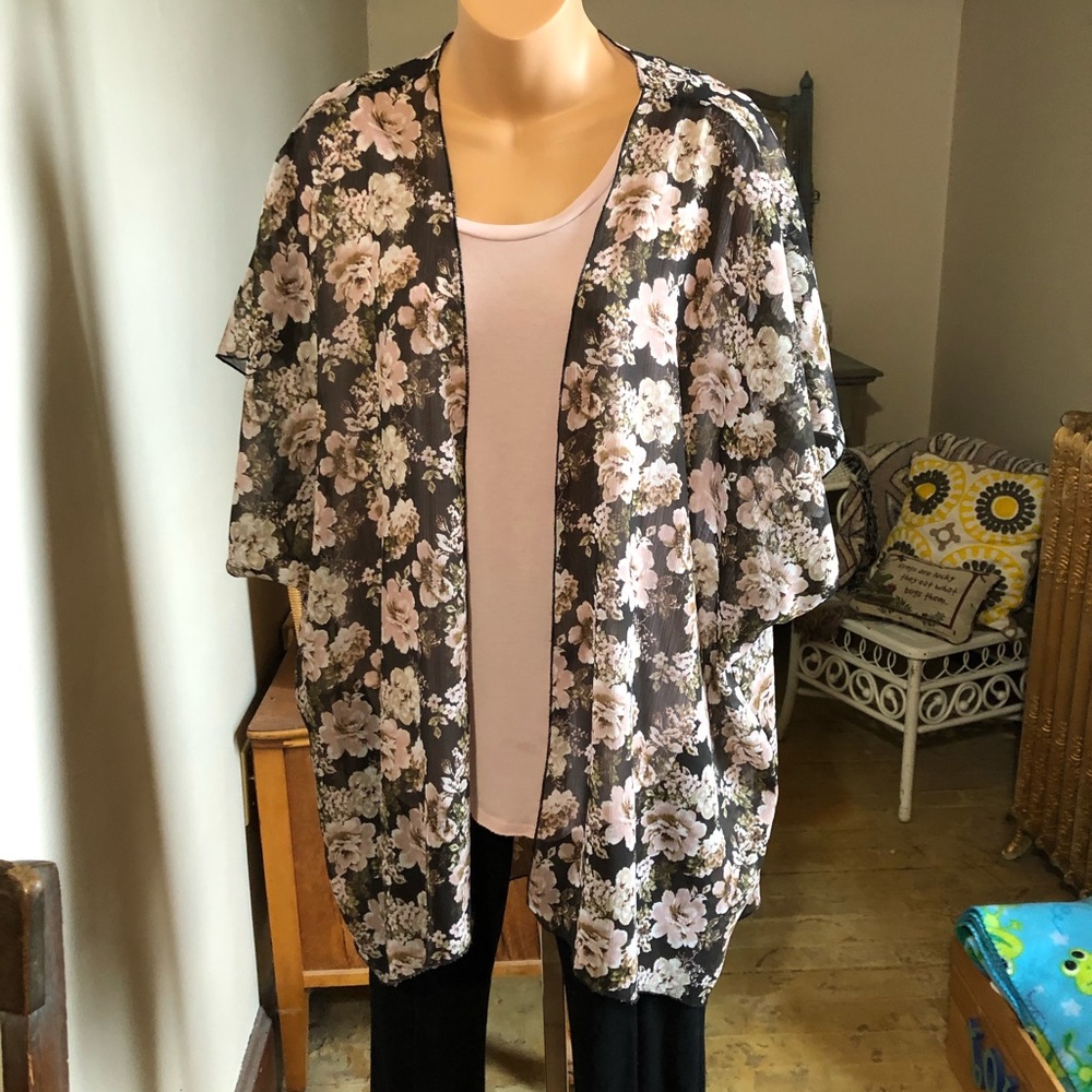 ❌. Sold ❌ Maurices chiffon kimono